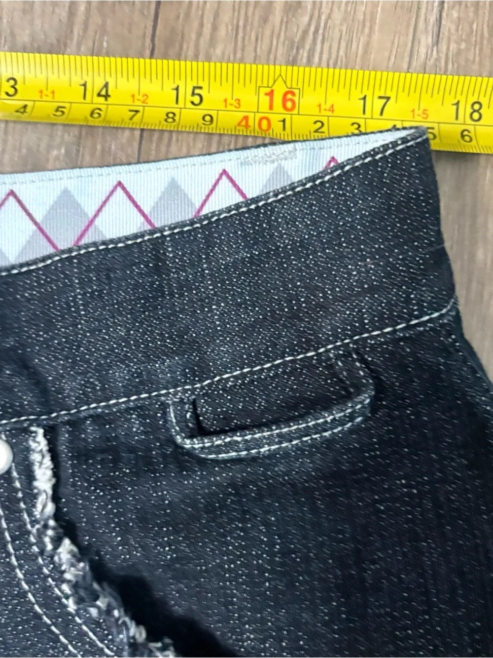 These wide-leg black jeans with white paint splatters Size 36x28